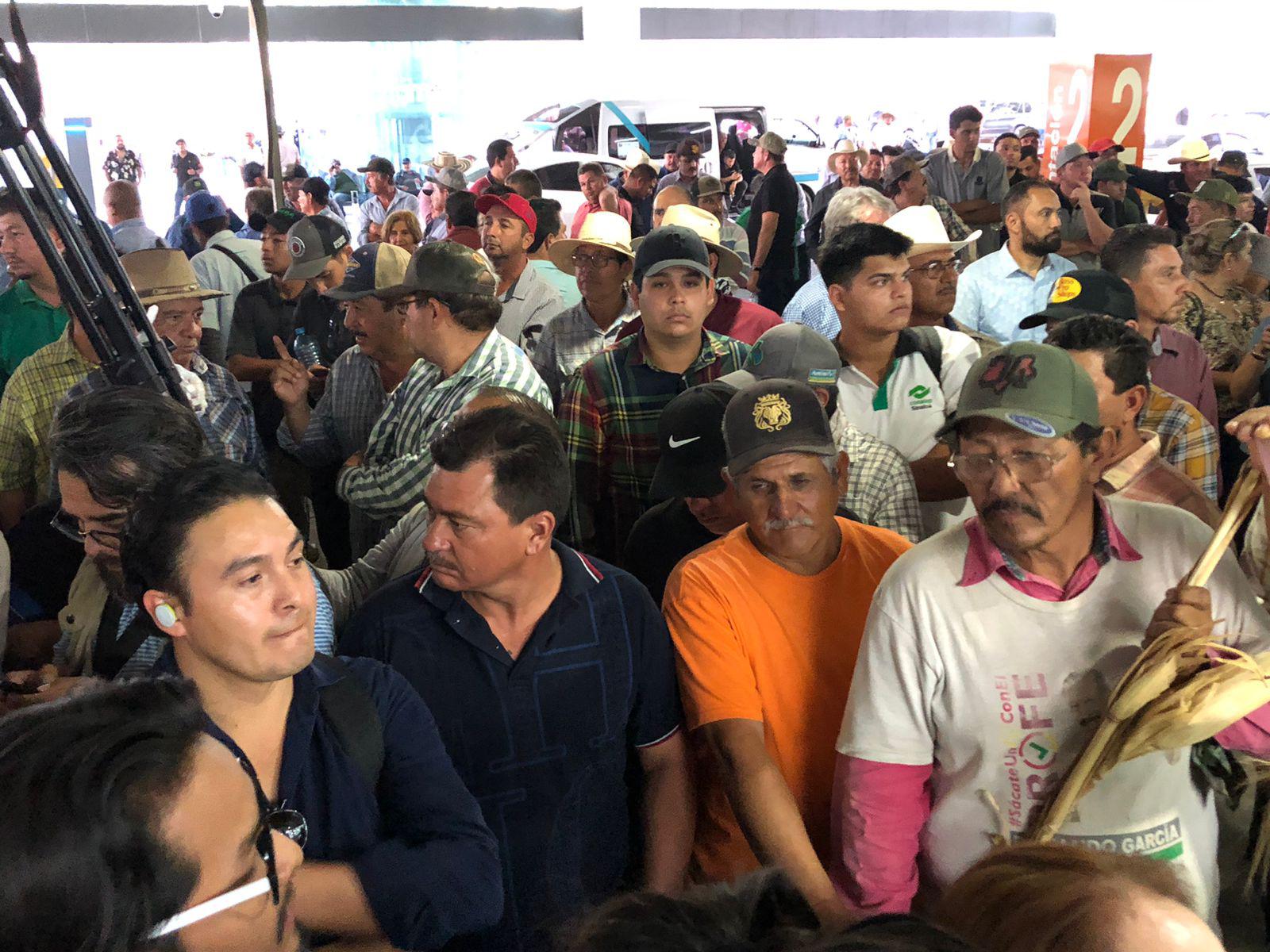 $!Por bloqueo en el Aeropuerto de Culiacán, piden no acudir a las instalaciones