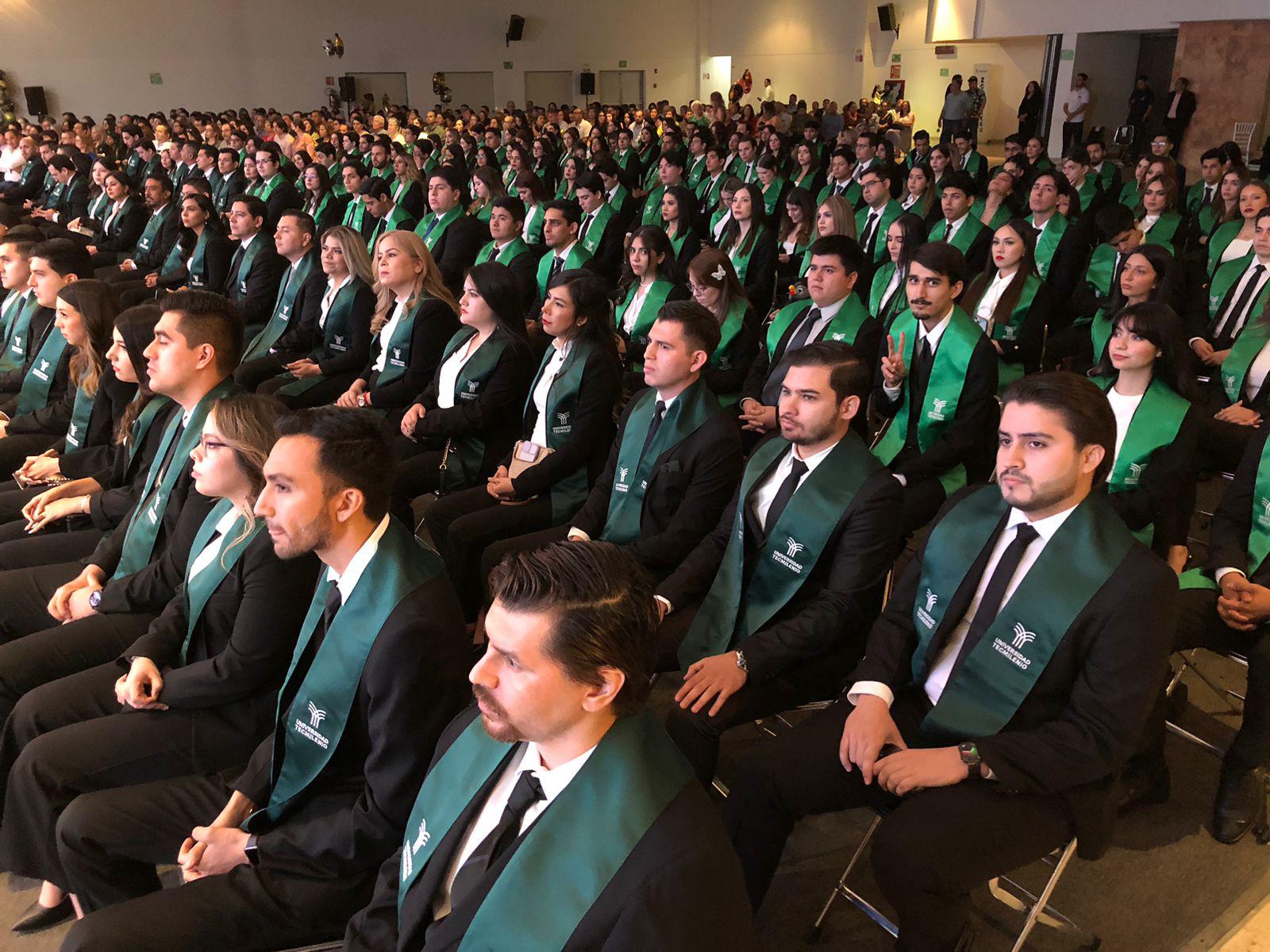 $!Exhorta Adrián López Ortiz a graduados del Tecmilenio a la responsabilidad