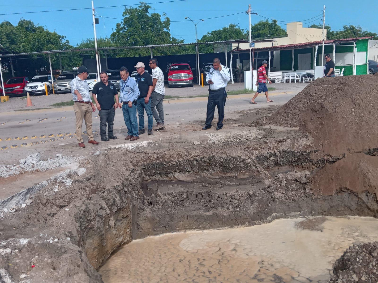 $!Cierran de norte a sur puente de Prados del Sol por reparación de socavón