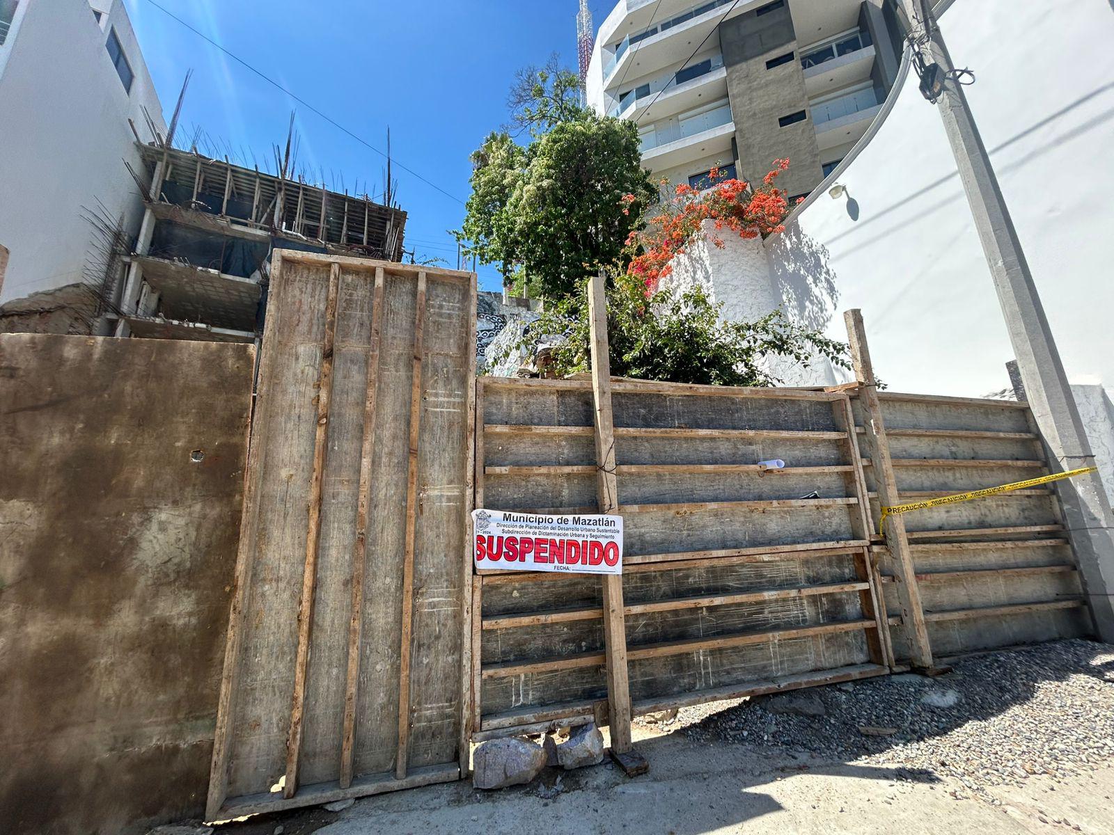 $!Rehabilitarán escalera en Cerro de la Nevería desarrolladores de edificio de condominios aledaño: Alcaldesa y PC