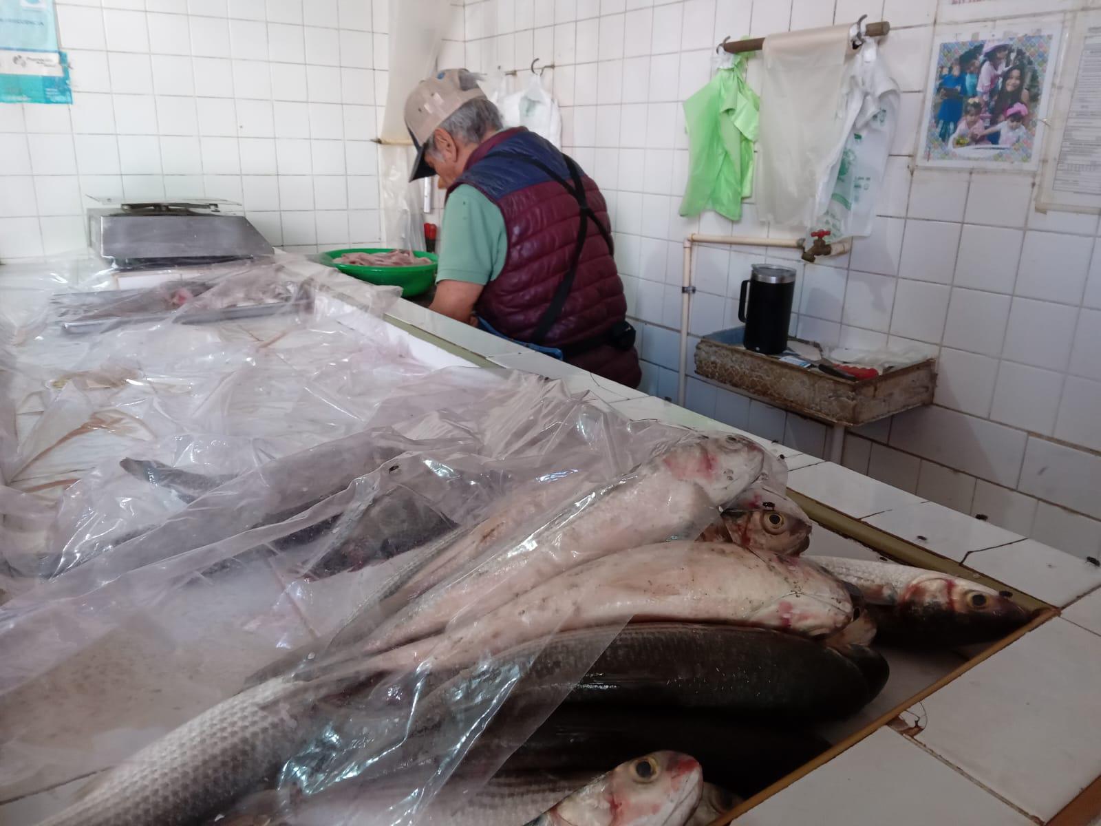 $!En Rosario, ventas de pescado repuntan solo en días santos