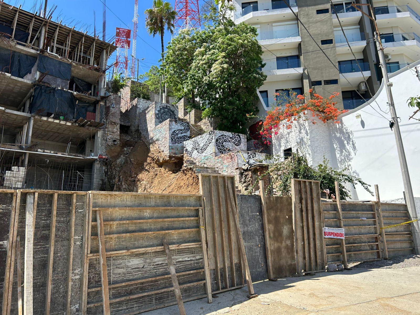$!Rehabilitarán escalera en Cerro de la Nevería desarrolladores de edificio de condominios aledaño: Alcaldesa y PC