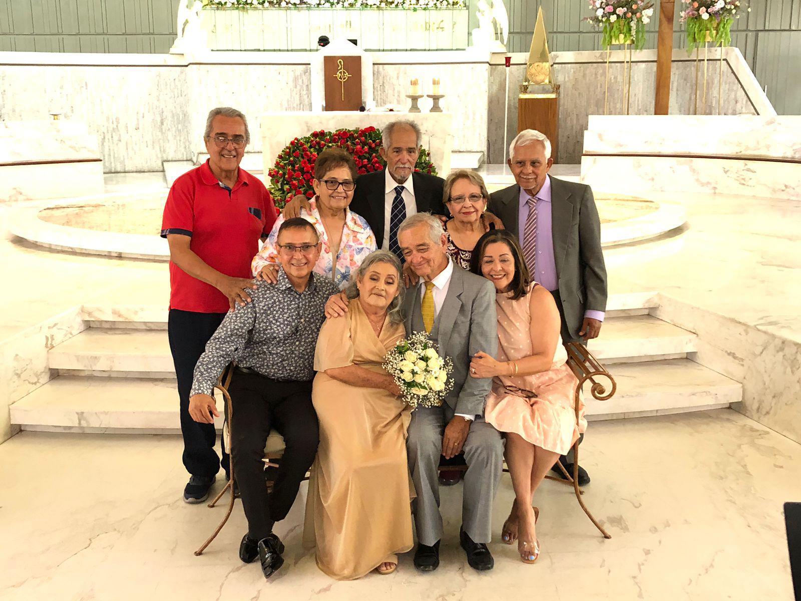 $!Acompañados de sus hermanos Luis Fernando Sánchez, María Antonia Sánchez, Gerardo Sánchez, Rosa María Huerta, Julio Sánchez, Juan Manuel Sánchez e Issa Jordan.
