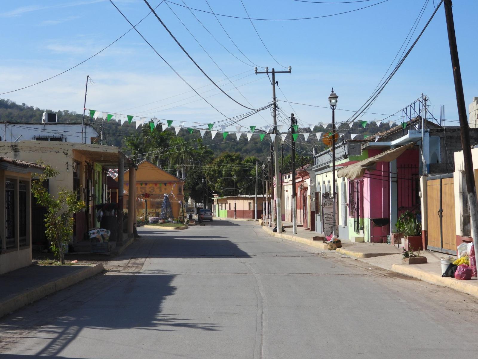 $!Vecinos mantienen las acciones para mejorar la imagen turística de Chametla