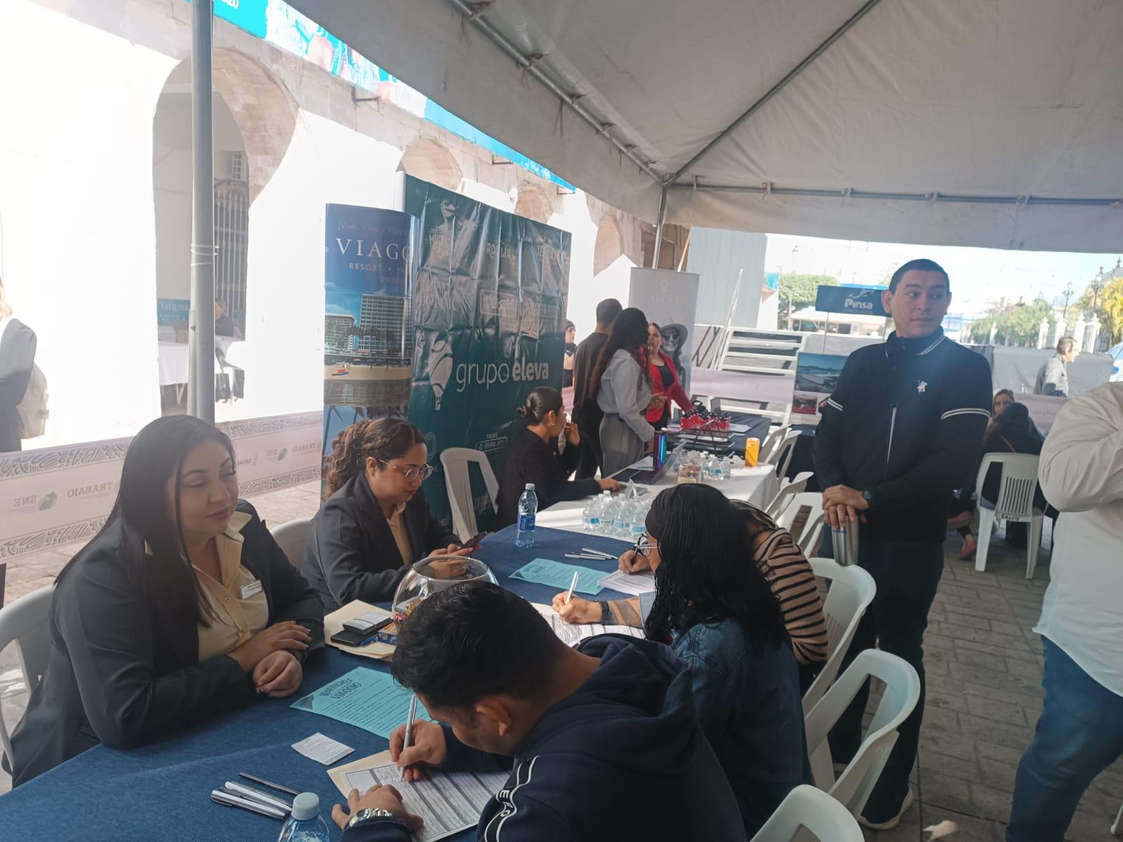 $!Celebran Feria del Empleo en Mazatlán con más de 500 vacantes disponibles