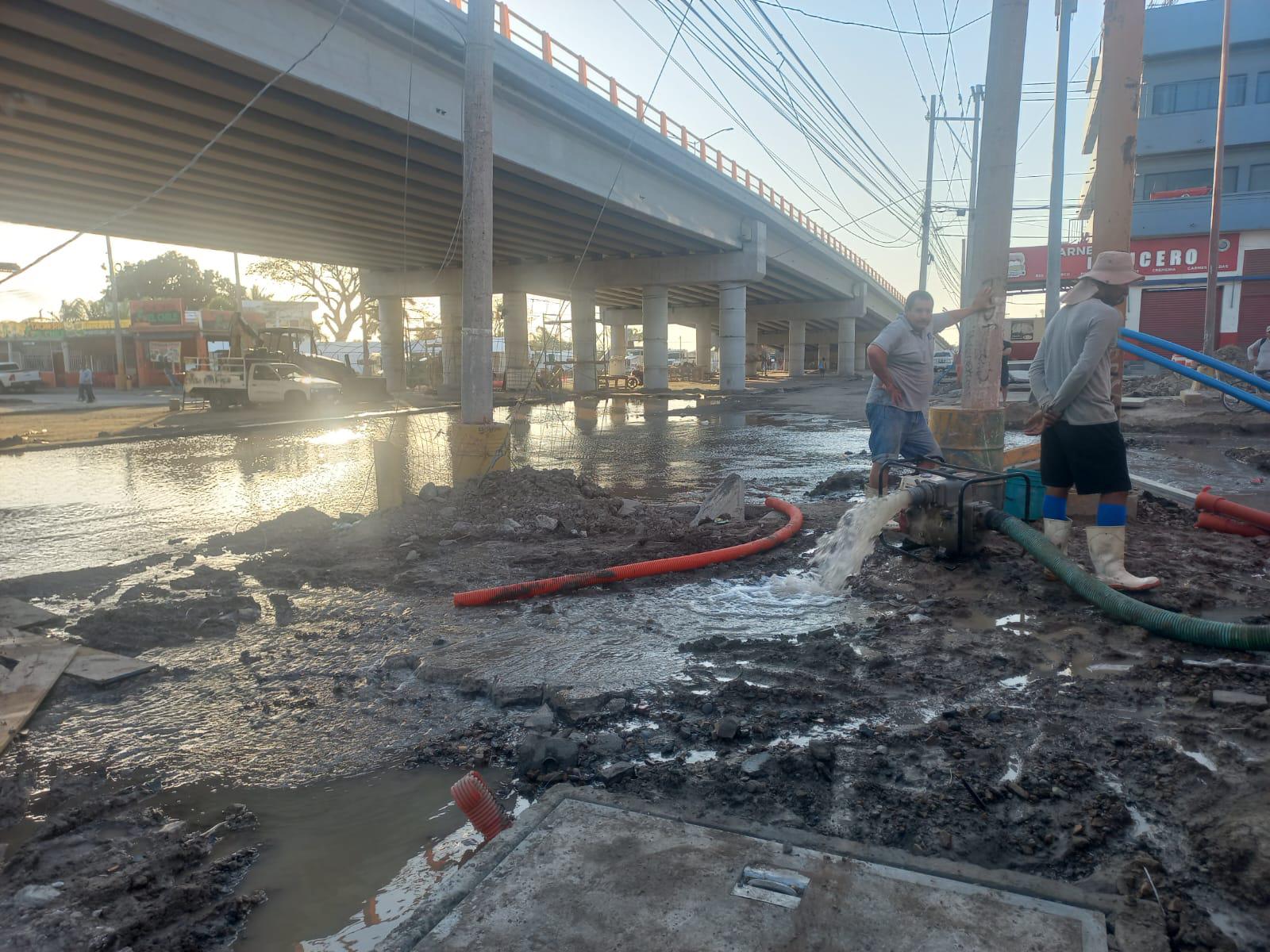 $!Se quedan sin agua miles de familias en Mazatlán