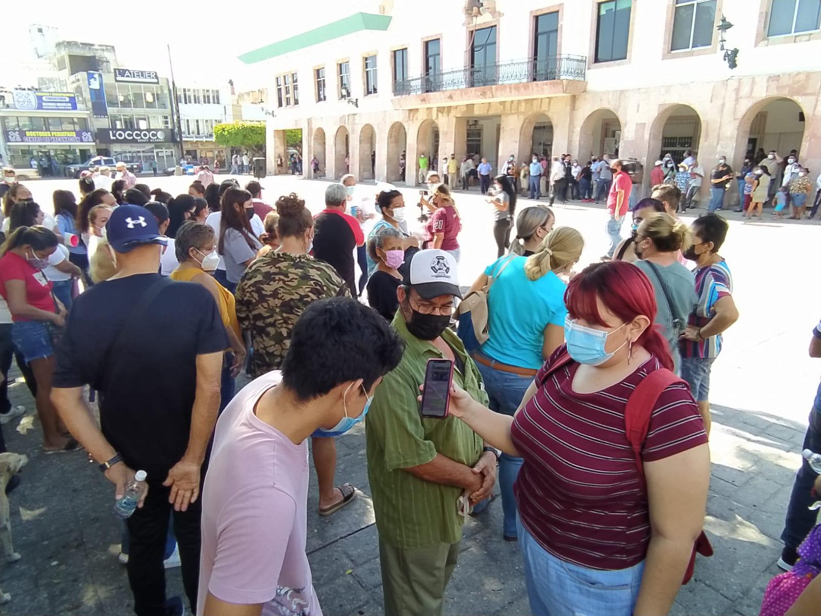 $!Morenistas de Mazatlán protestan contra el PAS de Cuén