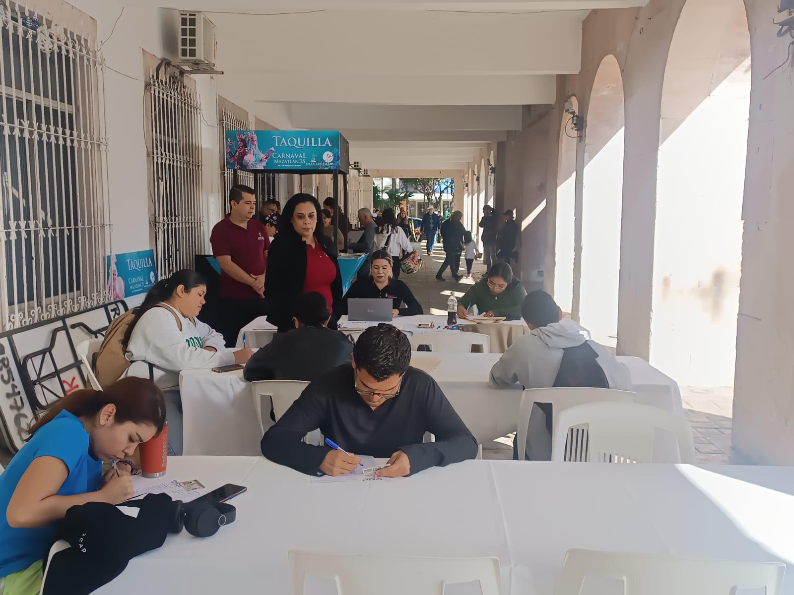 $!Celebran Feria del Empleo en Mazatlán con más de 500 vacantes disponibles
