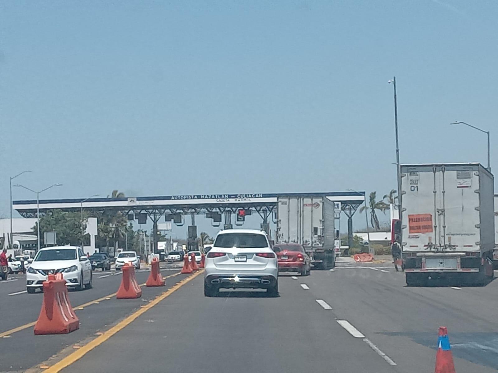 $!Autopista Mazatlán-Culiacán registra fuerte tráfico hacia el puerto