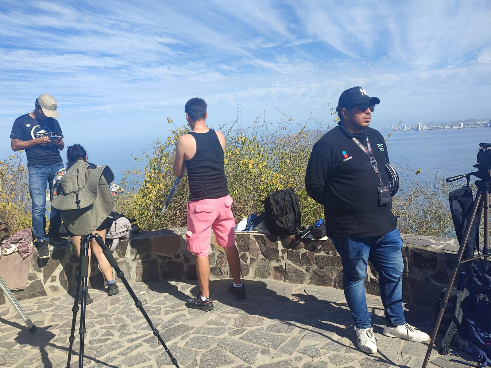 $!Todo listo para presenciar el eclipse total de sol en el Faro de Mazatlán