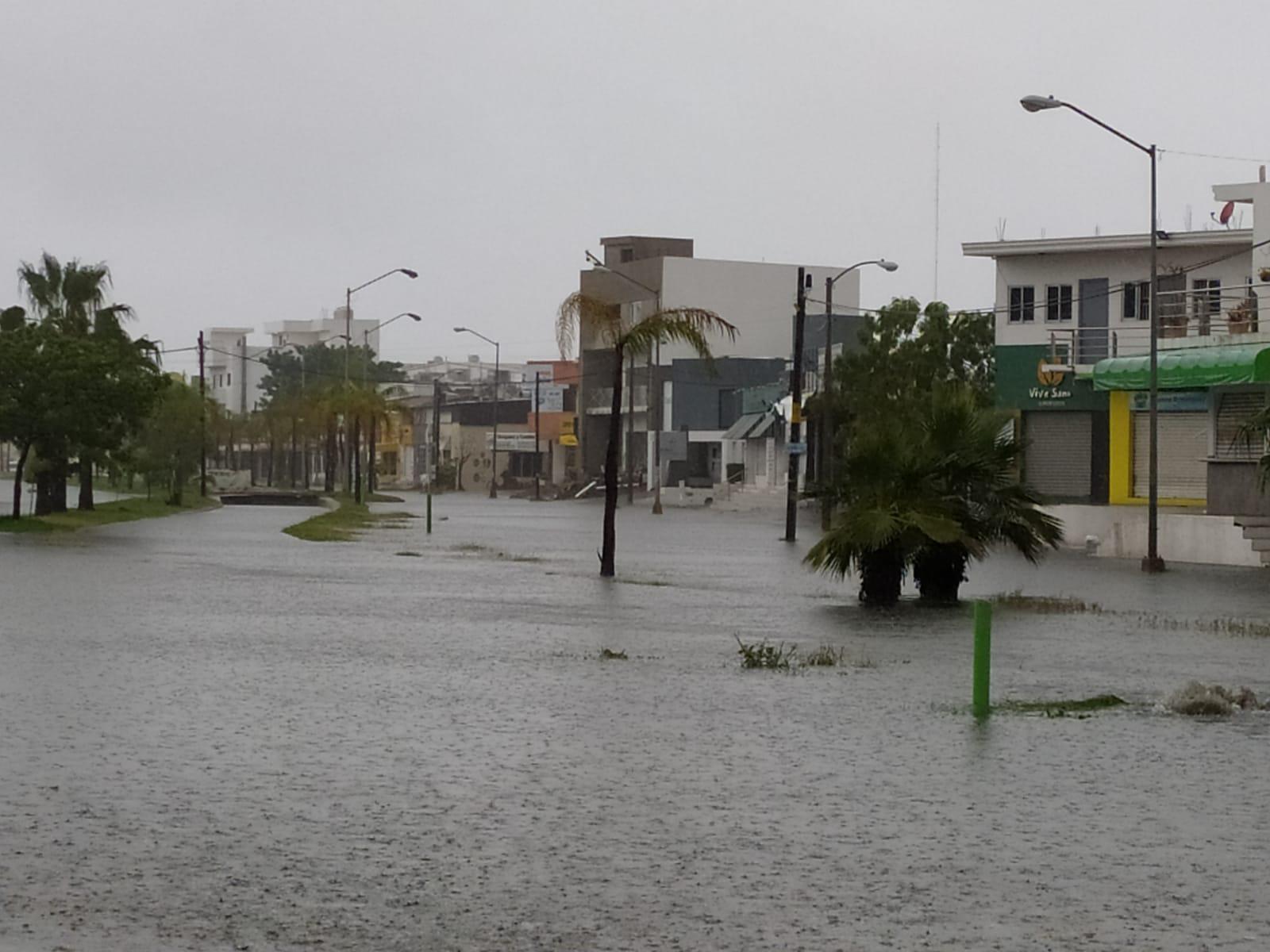 $!Se inunda Mazatlán por Huracán Nora; evacuan familias en Pradera Dorada 6