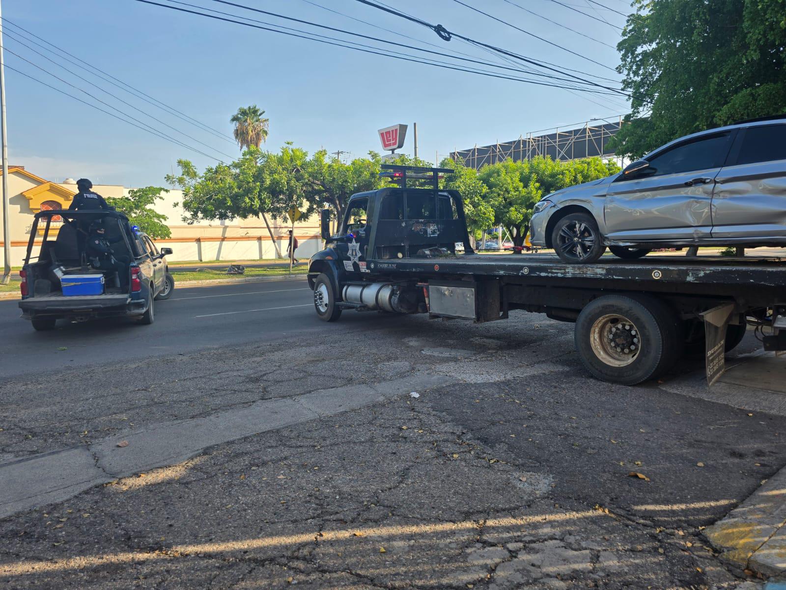 $!Persecución policial termina en choque en la colonia 4 de marzo, Culiacán