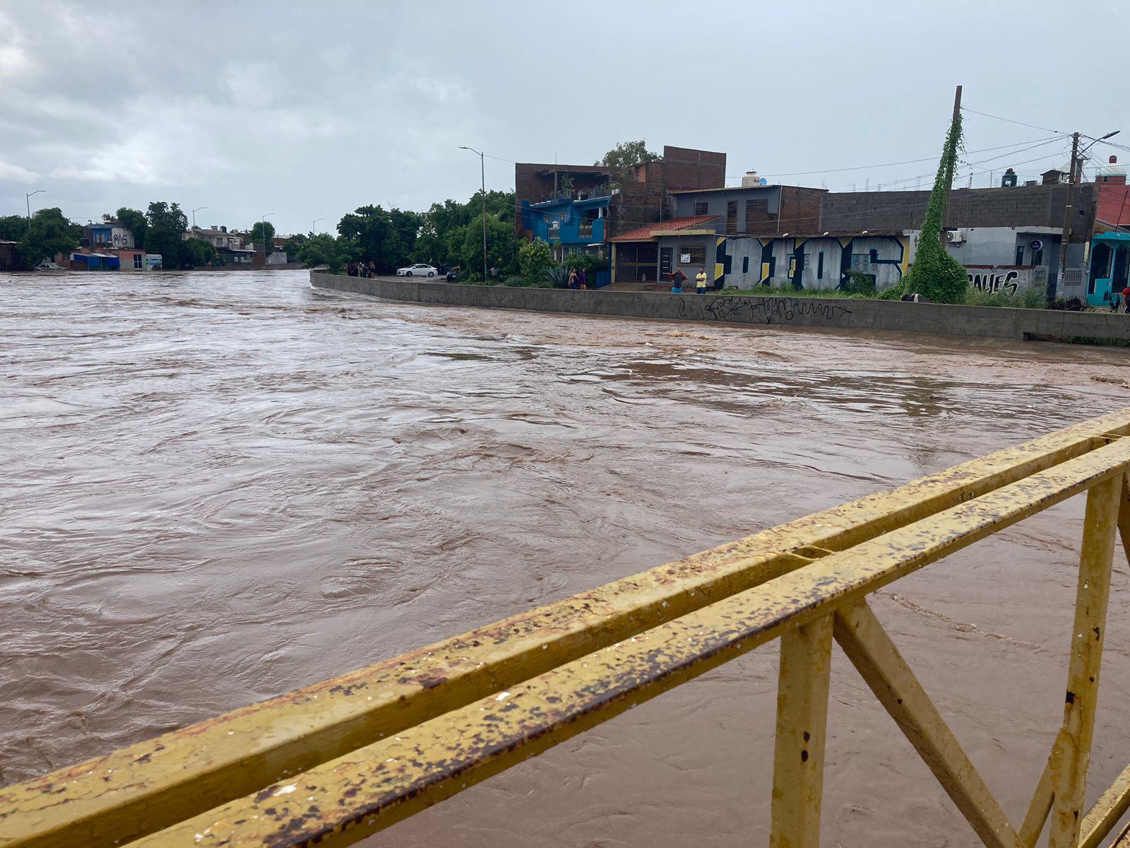 $!Se desborda el arroyo Jabalines en Mazatlán