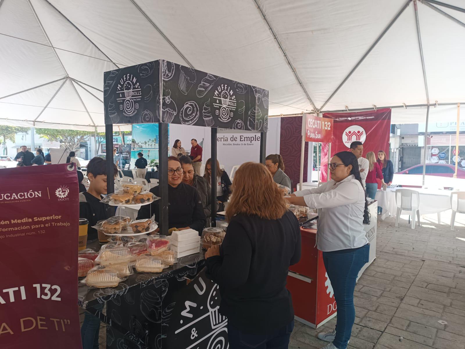 $!Celebran Feria del Empleo en Mazatlán con más de 500 vacantes disponibles