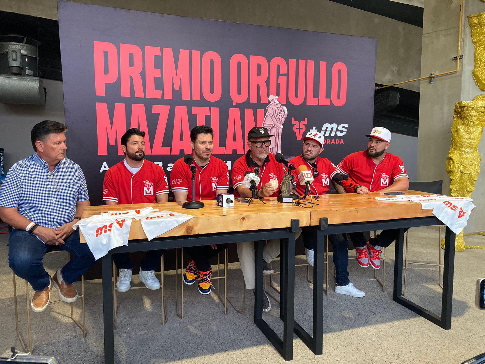 $!Integrantes de la MS Alan Ramírez, Oswaldo Silvas y Elías y Sergio Lizárraga junto a directivos de Venados de Mazatlán.