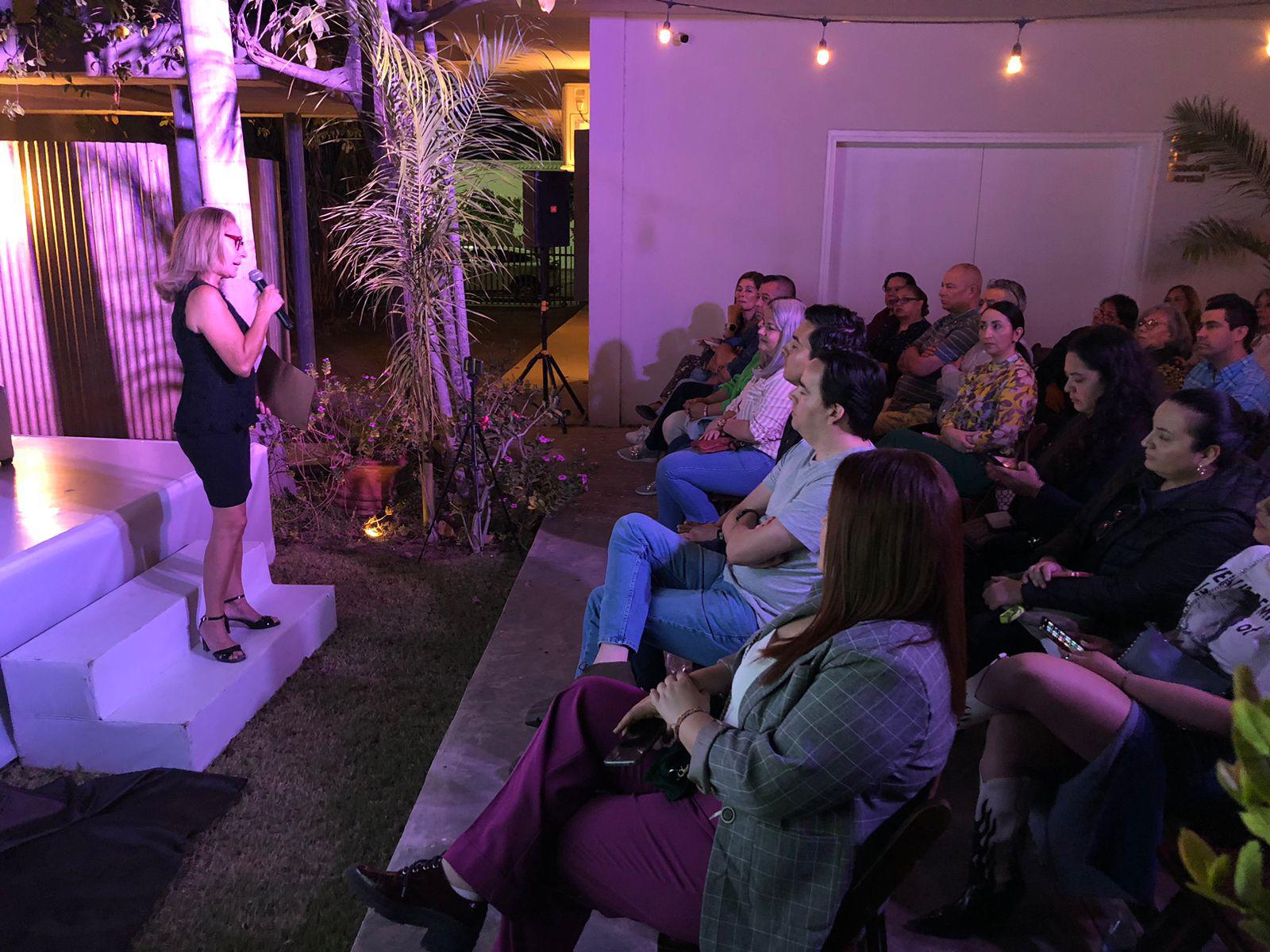 $!Leticia Clouthier da la bienvenida al público.