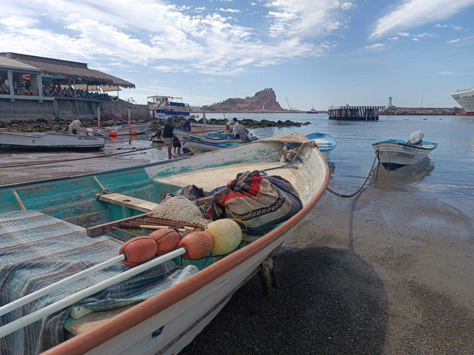 $!Pescadores del embarcadero de Playa Sur enfrentan escasez de capturas en Mazatlán