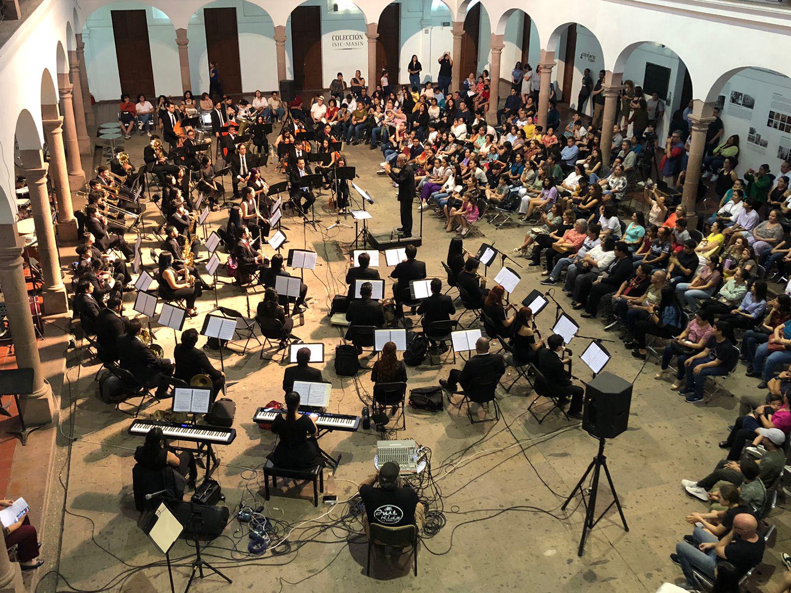 $!Numerosa asistencia tuvo el concierto.