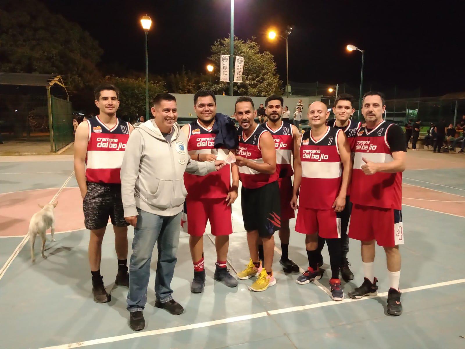 $!Restaurante El Velero rompe la hegemonía en el Baloncesto Burócrata