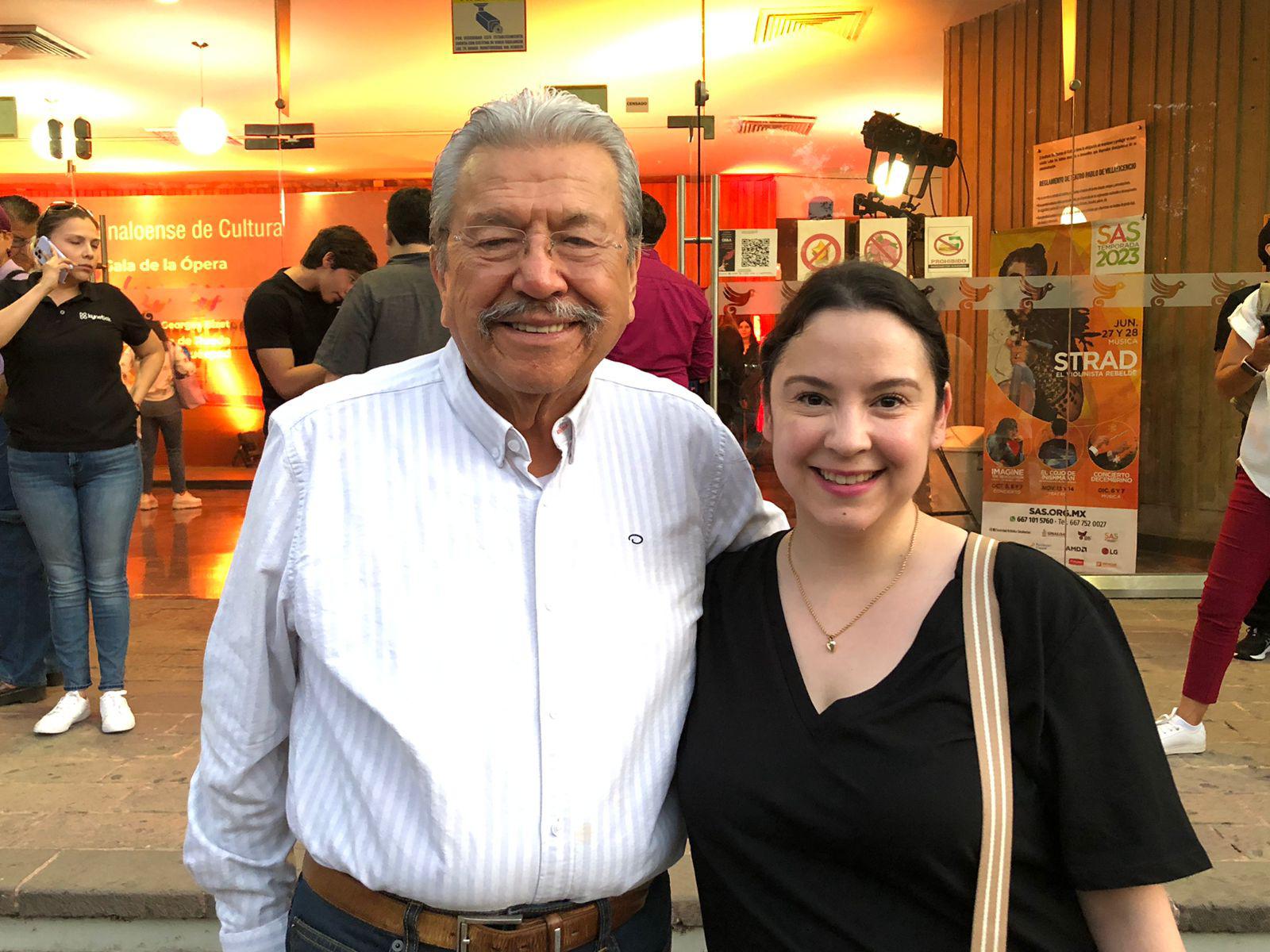 $!Ricardo Castillo y Eloisa Castillo, de Los Mochis, acudieron a la Gala.