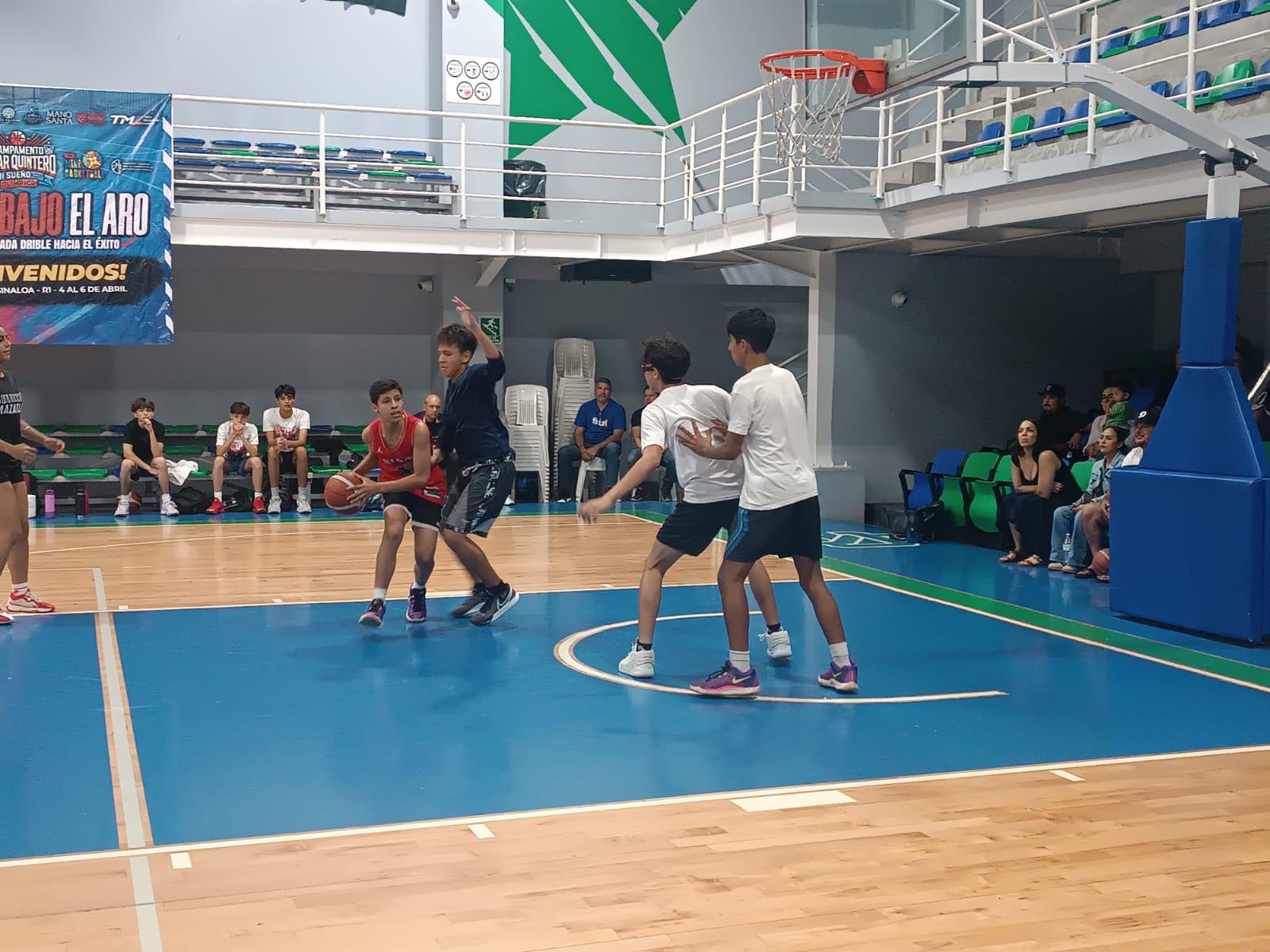 $!Omar Quintero motiva a nuevas generaciones en Mazatlán: ‘Regresarle algo al básquet es un honor’