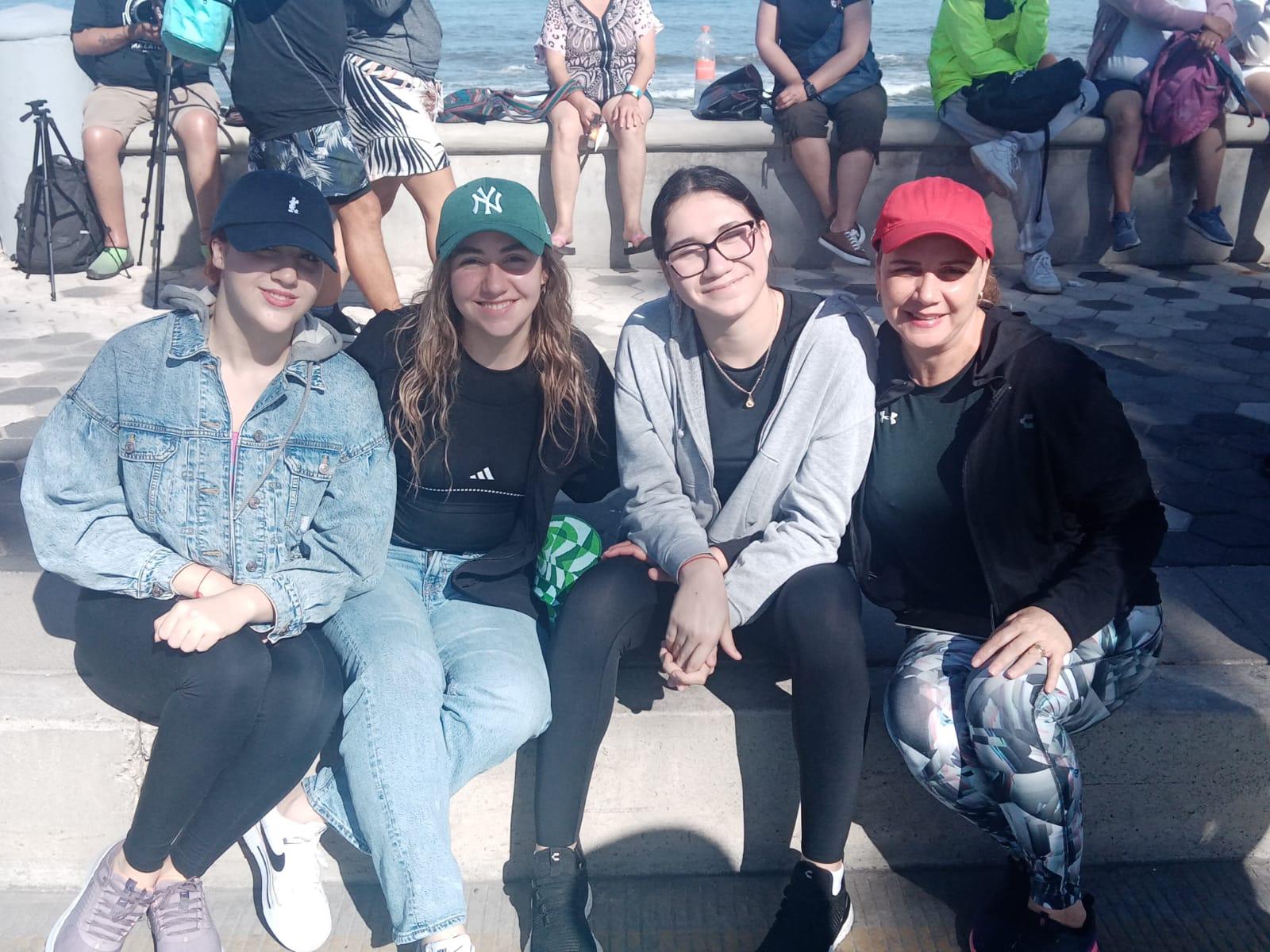 $!Eve, Esmeralda y Natalia Lizárraga junto a Dalia Osuna.