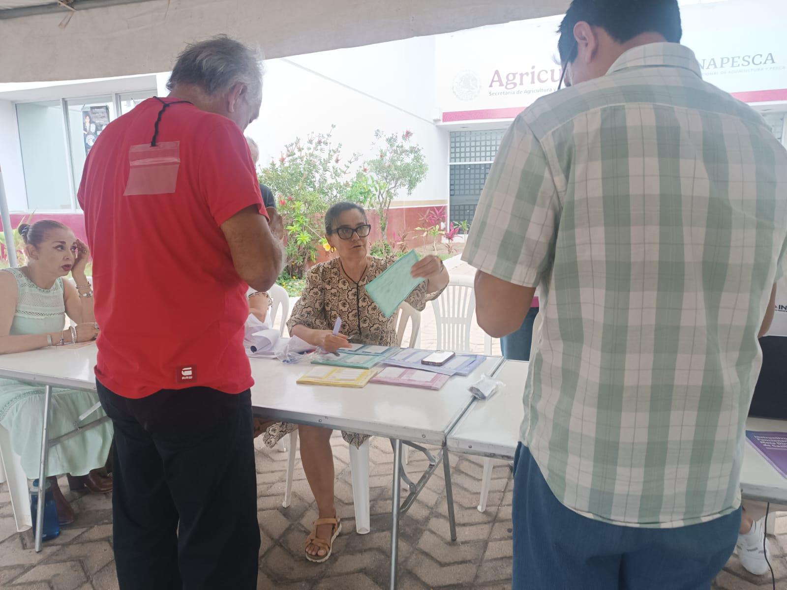 $!Tras retraso, casilla especial en Mazatlán registra afluencia de votantes