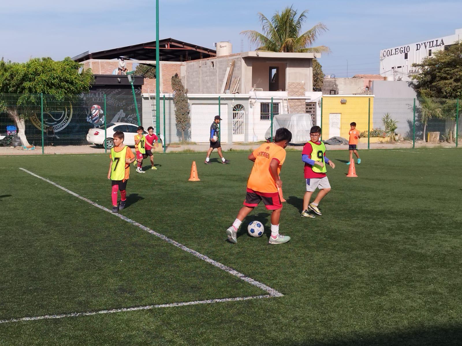 $!Metodólogo español capacita a franquicia de Atlético de San Luis en Mazatlán