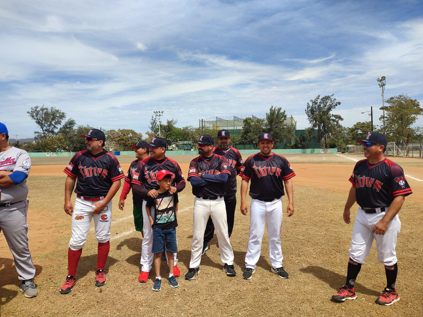 $!Dan banderazo en la Liga de Beisbol 40 y Más en el Club Deportivo Muralla