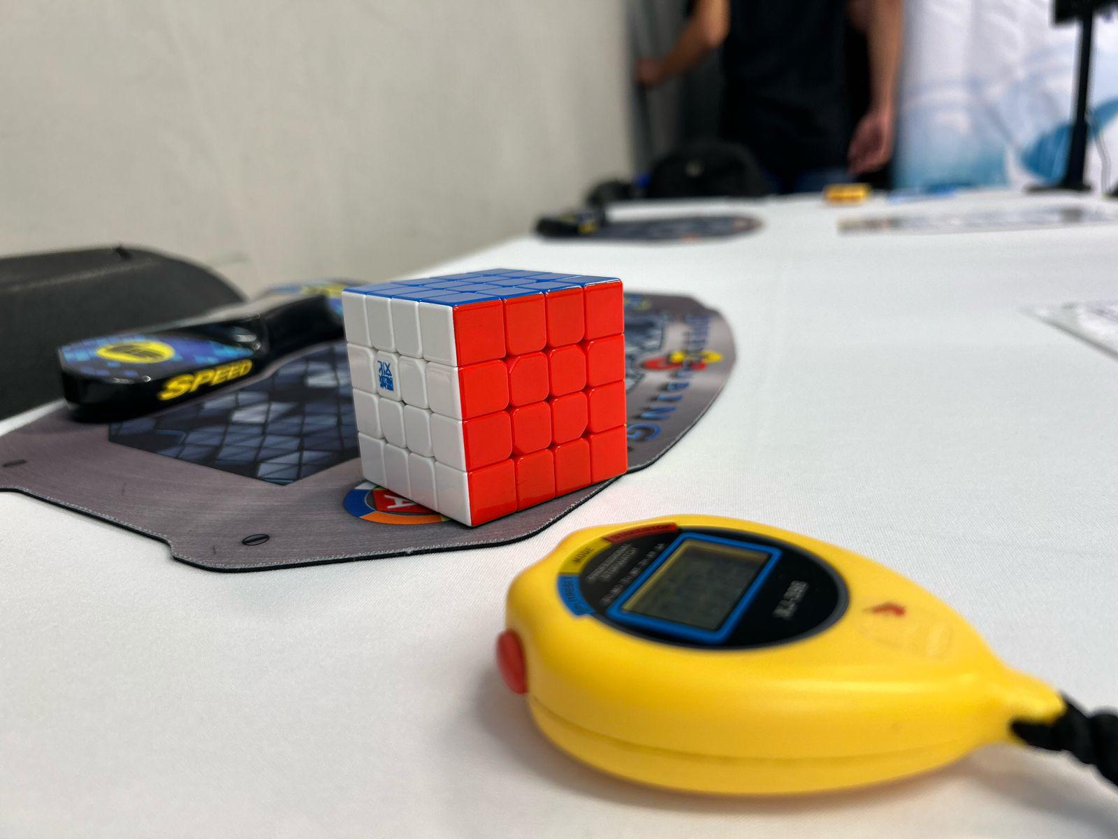 $!Exhiben su destreza en el primer torneo de cubo Rubik en Mazatlán