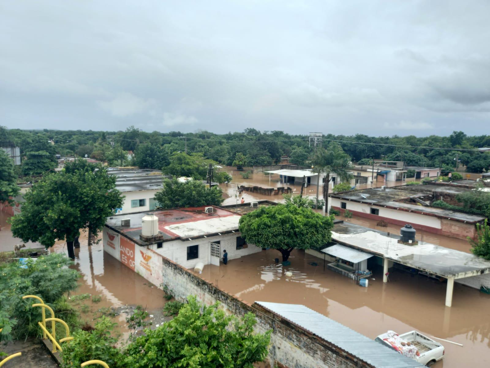$!Lluvias ocasionadas por el huracán Pamela dejan comunidades de Escuinapa bajo el agua