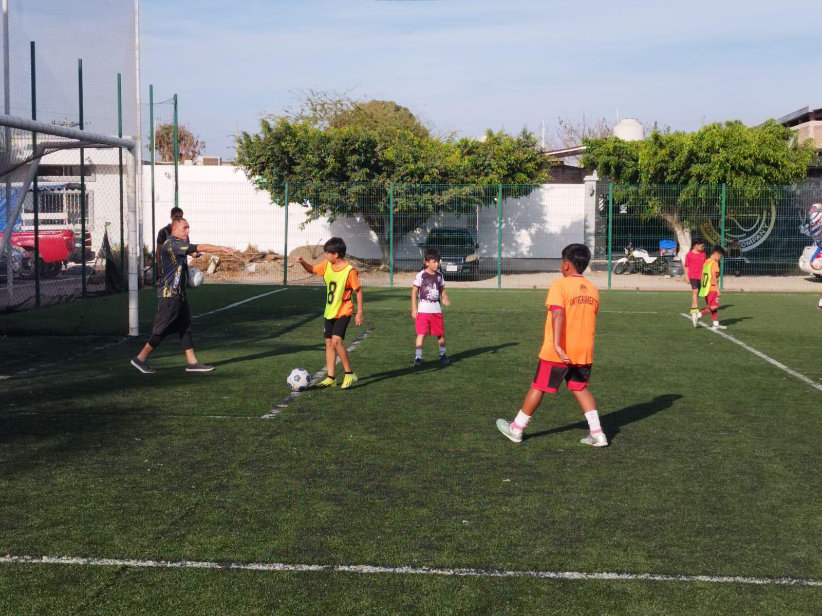 $!Metodólogo español capacita a franquicia de Atlético de San Luis en Mazatlán