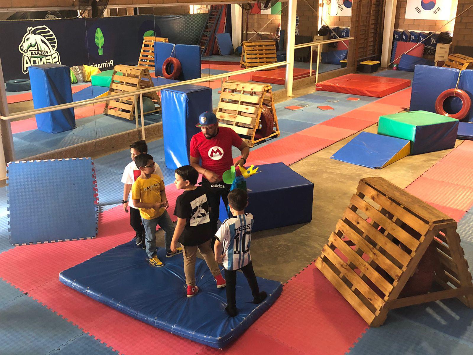 $!Los alumnos disfrutaron del juego de las “perseguidas”, en la que recrearon los escenarios de ‘Súper Mario’.