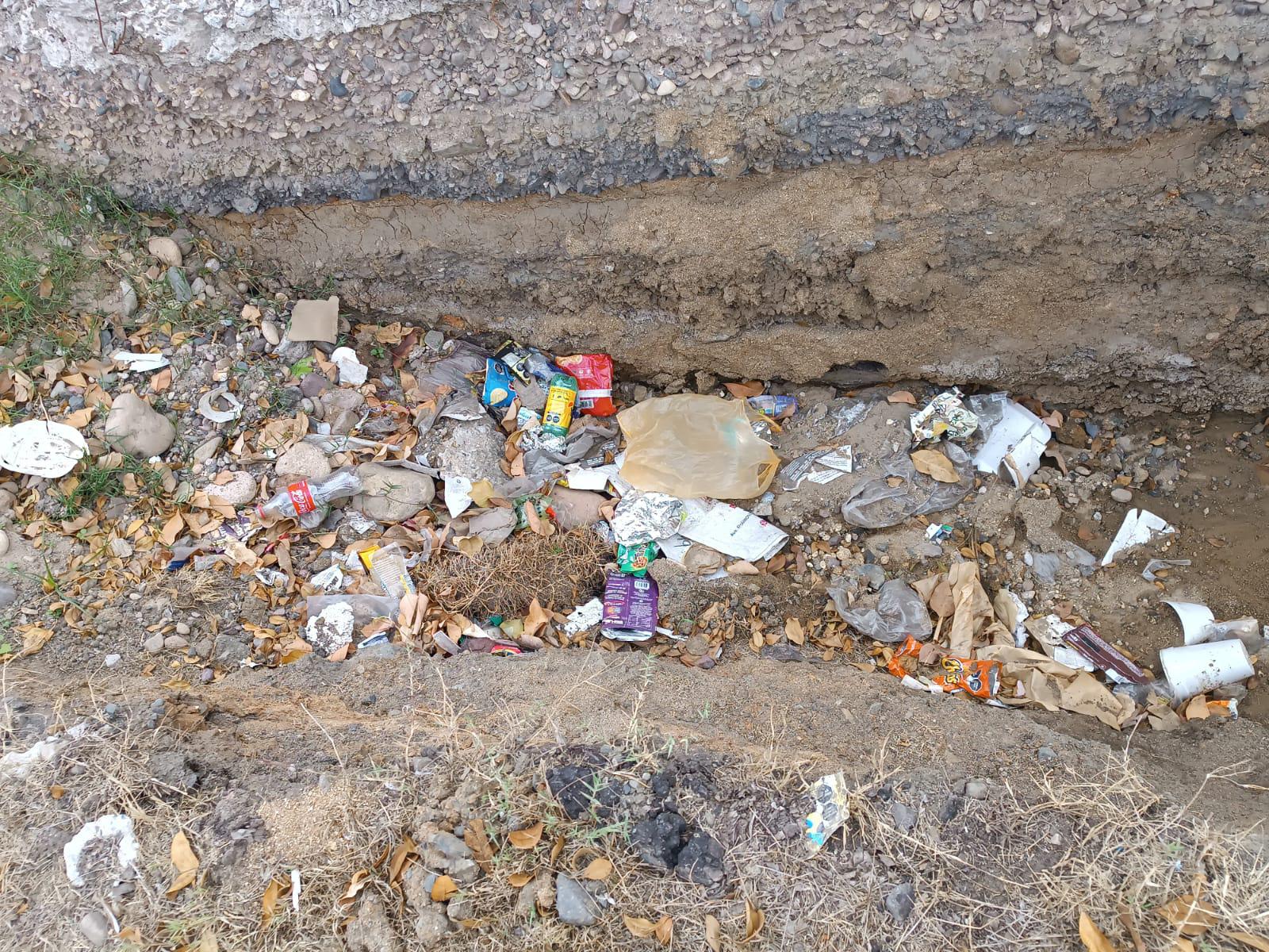 $!Reportan obra abandonada en Valle Dorado frente al Panteón Jardín