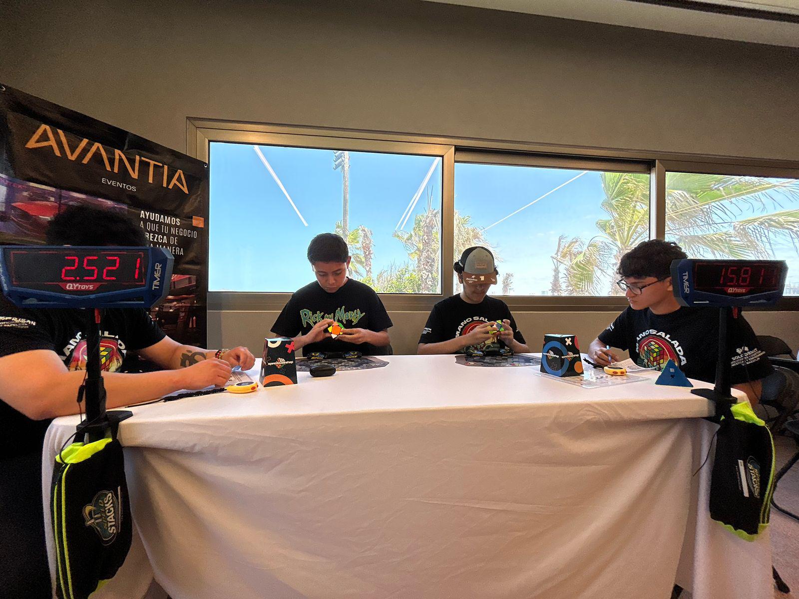 $!Exhiben su destreza en el primer torneo de cubo Rubik en Mazatlán