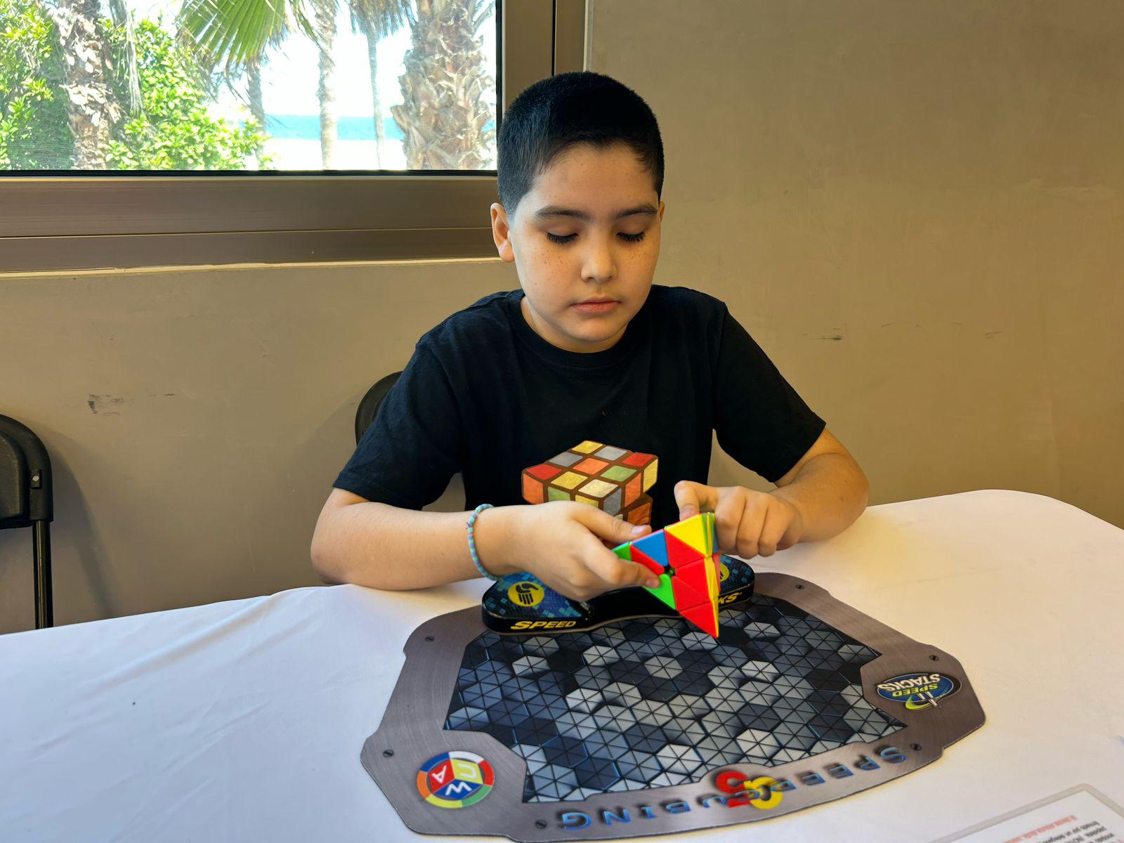 $!Exhiben su destreza en el primer torneo de cubo Rubik en Mazatlán