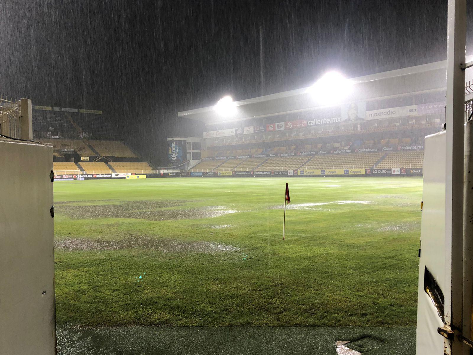 $!El partido fue suspendido a los 2 minutos de acción.