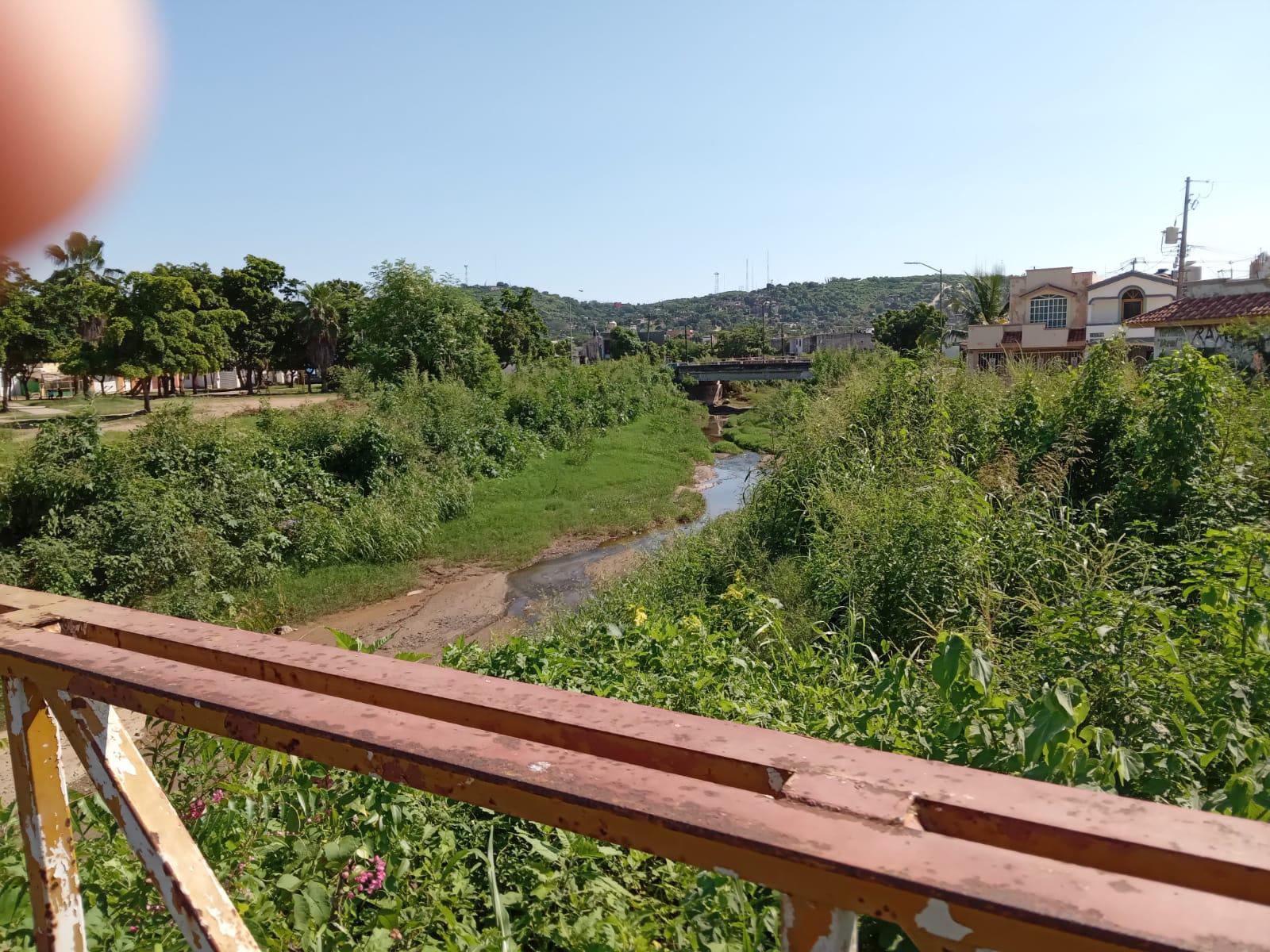 $!Llaman a limpiar urgente el arroyo Jabalines; temen inundarse con ‘Orlene’ en La Foresta