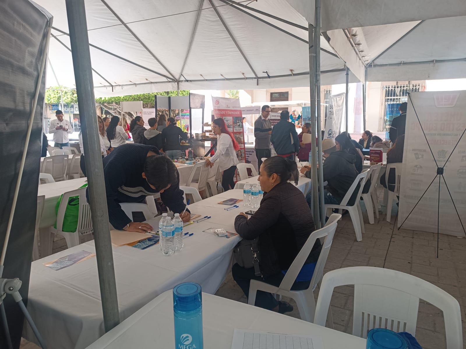 $!Celebran Feria del Empleo en Mazatlán con más de 500 vacantes disponibles