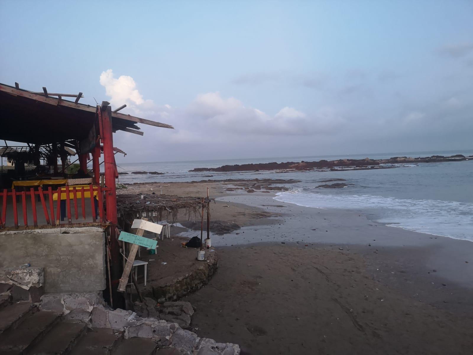$!Este martes llueve en zonas de Mazatlán con fuerte viento