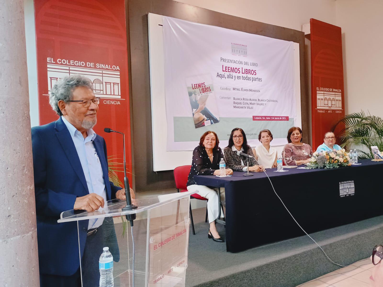 $!Élmer Mendoza coordinó el libro ‘Leemos libros aquí, allá y en todas partes’.