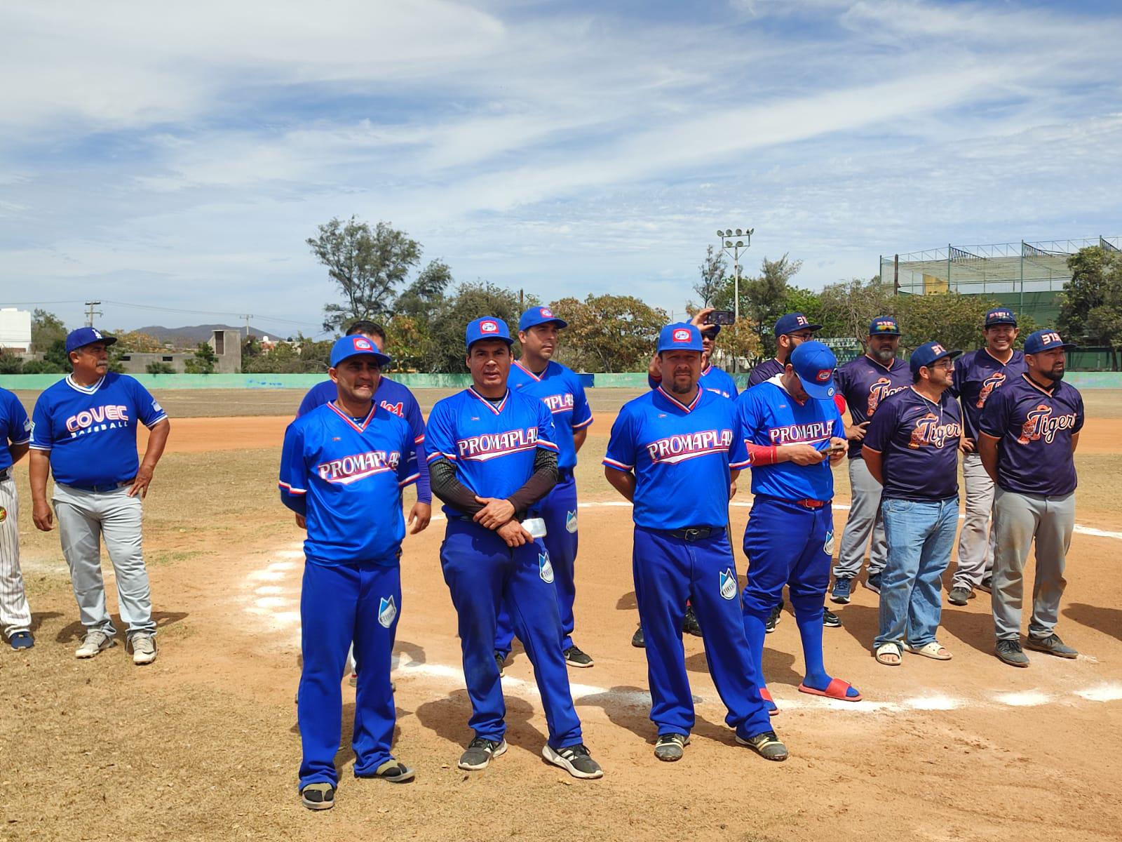 $!Dan banderazo en la Liga de Beisbol 40 y Más en el Club Deportivo Muralla