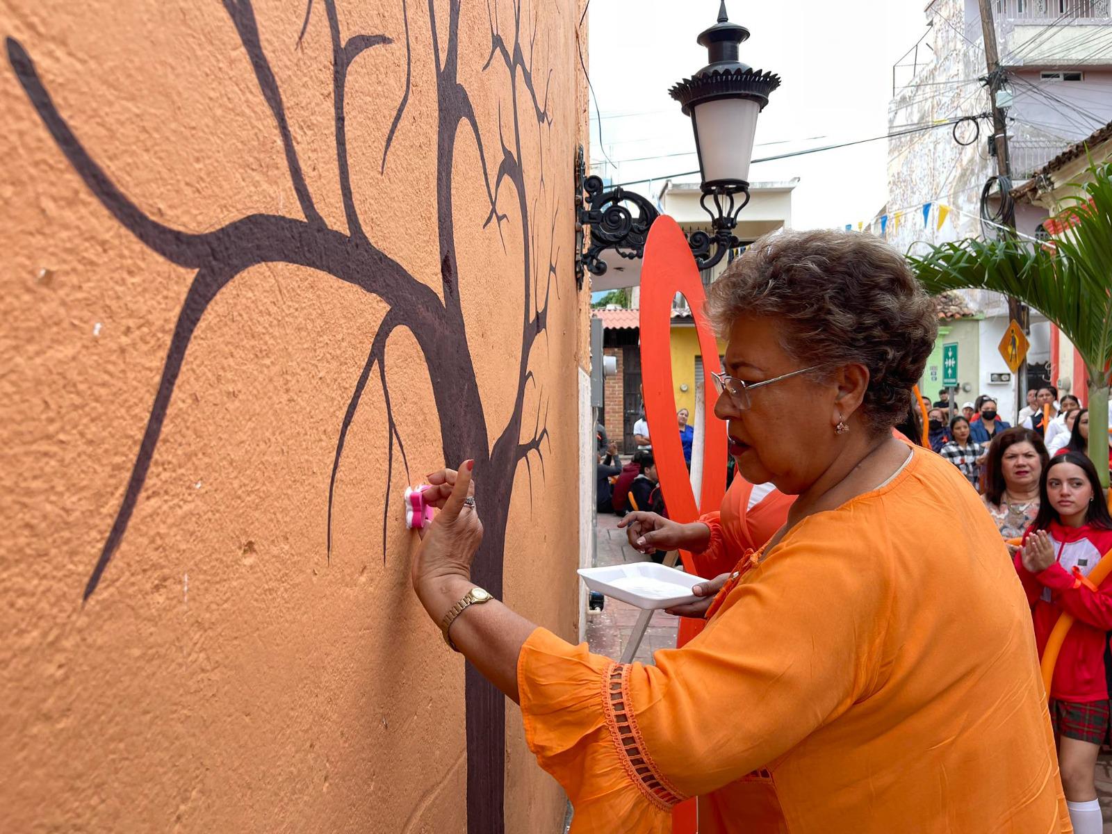 $!En Rosario marchan e inauguran mural contra la violencia a mujeres y niñas