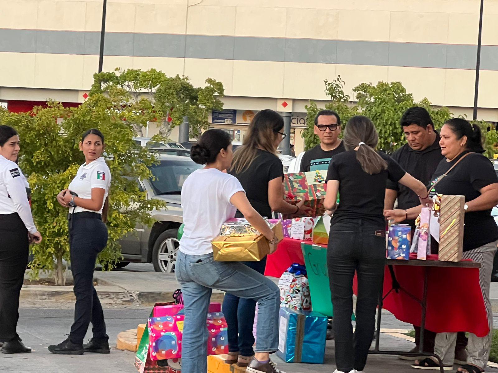 $!Recolectan en Mazatlán regalos y kits médicos para niños con cáncer