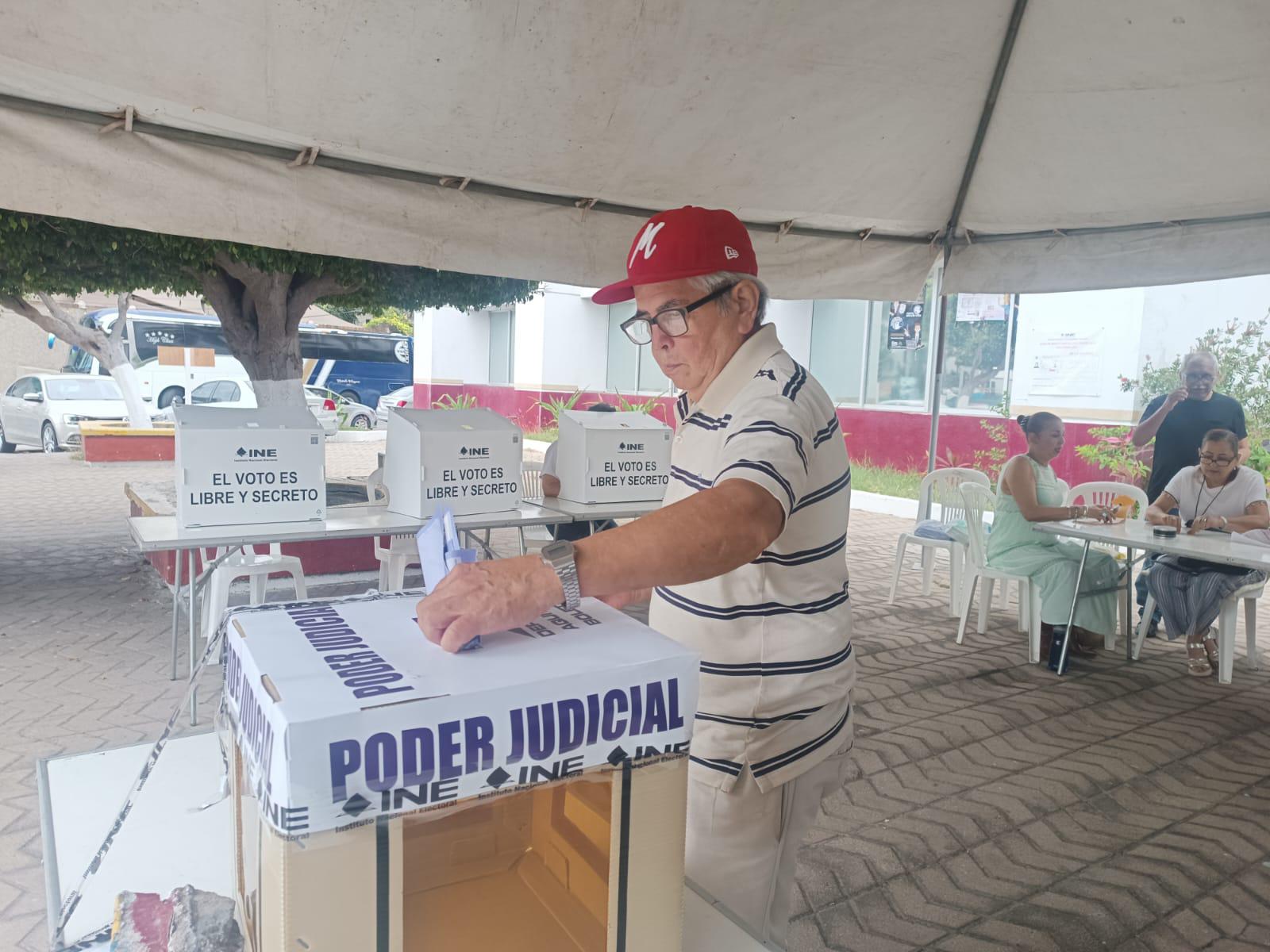 $!Tras retraso, casilla especial en Mazatlán registra afluencia de votantes