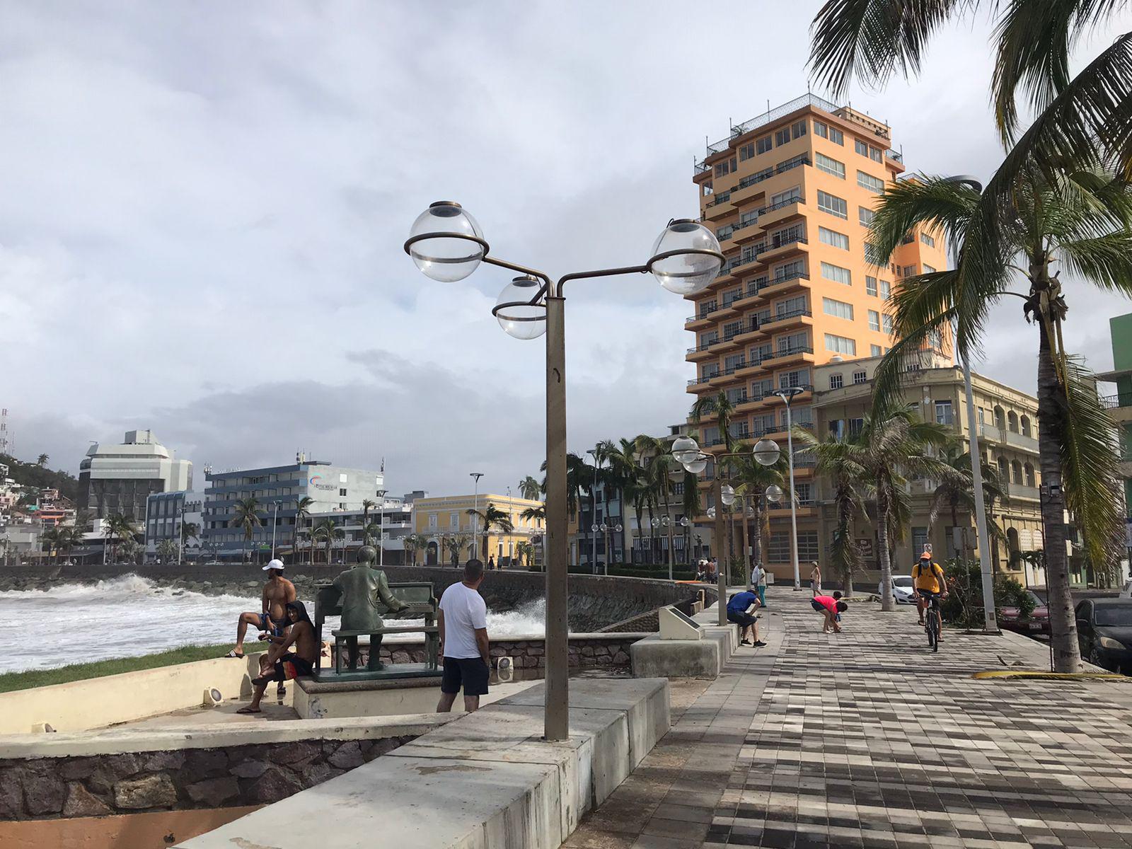 $!Salen al malecón de Mazatlán a ‘despedir’ a Pamela
