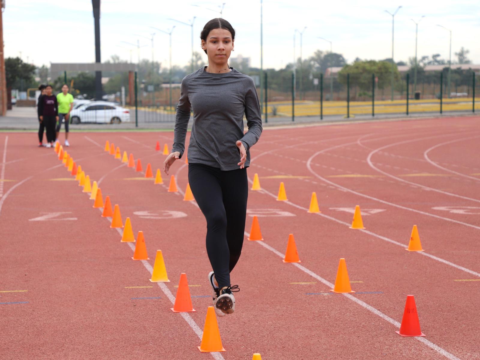 $!Buscan Nicole y Valentina destacar en el atletismo sinaloense