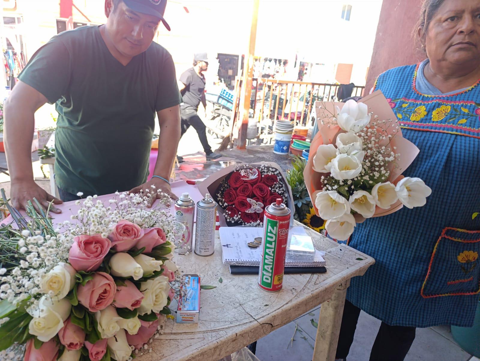 $!Comerciantes de Escuinapa esperan repunte en ventas por San Valentín