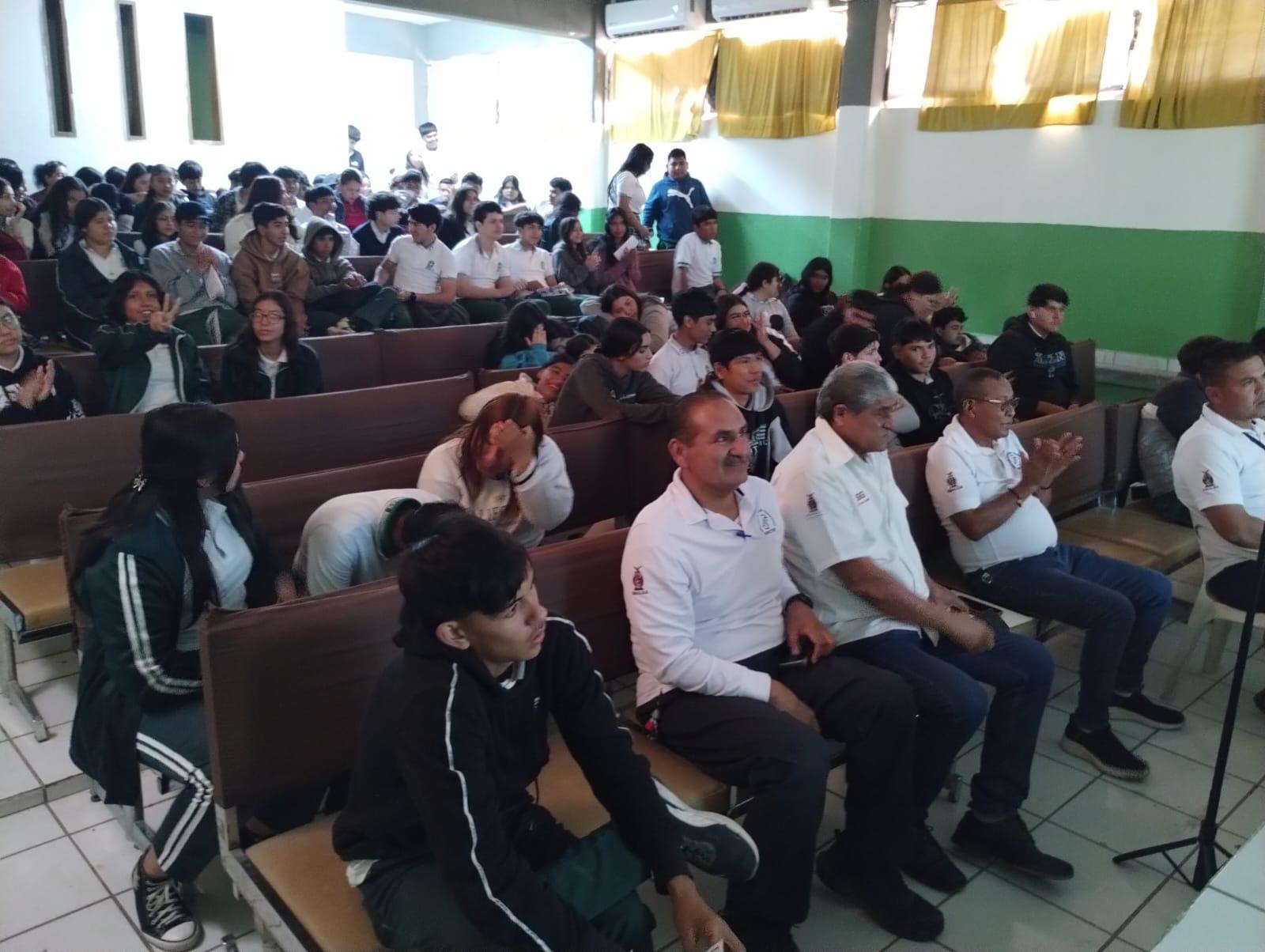 $!Llevan campaña ‘Cuídate, en casa te esperan’ a Cobaes 42, en Escuinapa