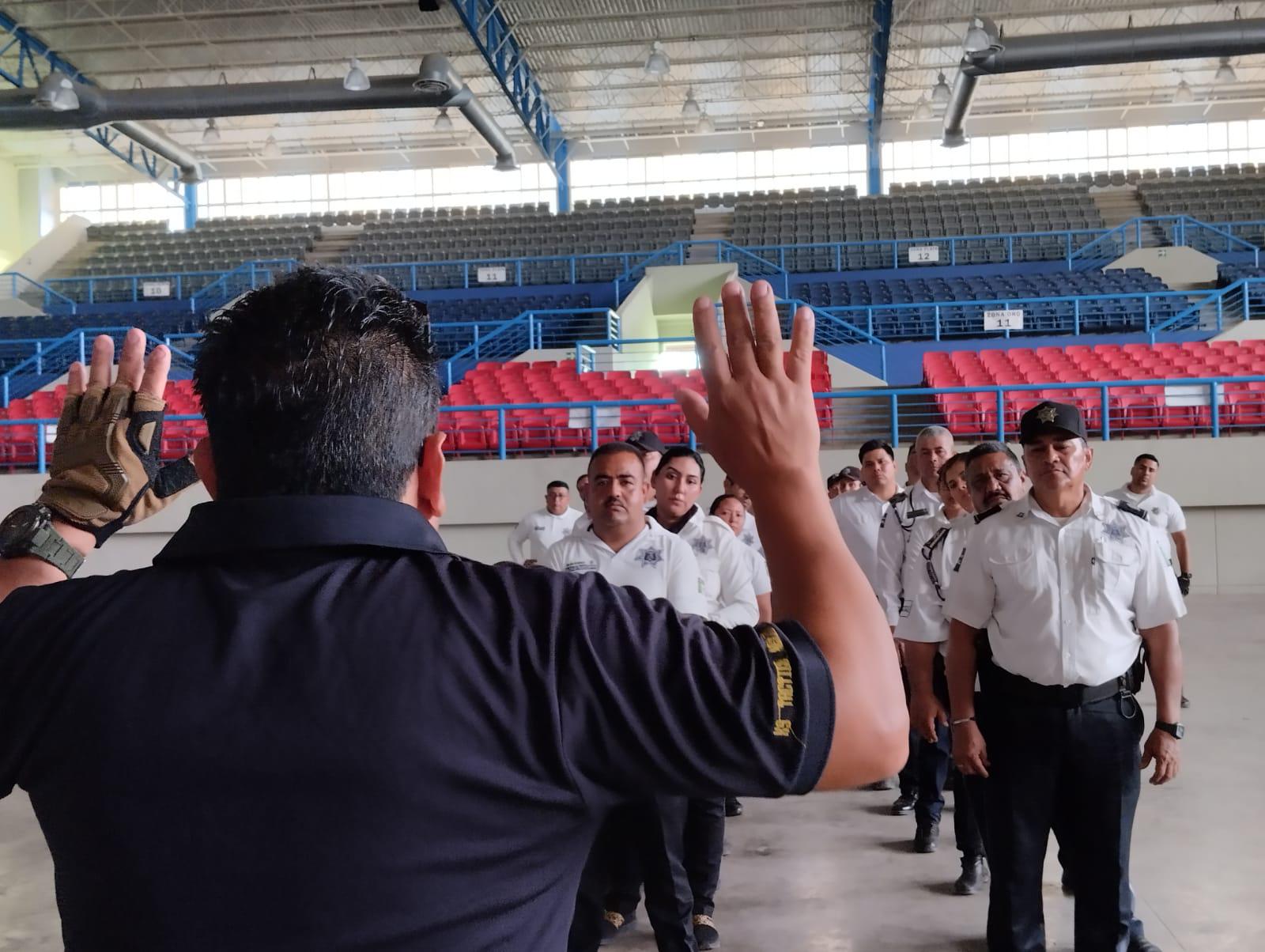 $!Policías de Mazatlán se especializan en Derechos Humanos y Uso Racional y Progresivo de la Fuerza